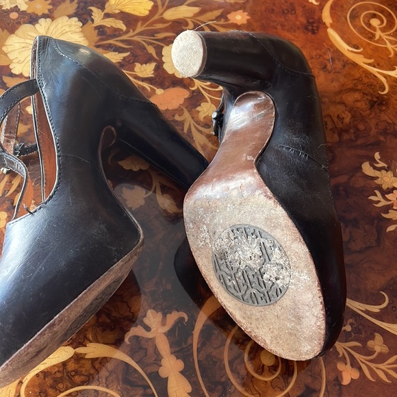 FRYE sz6 LIV TSTRAP pumps heels black retro concealed platform 0.75 inch - Picture 2 of 6